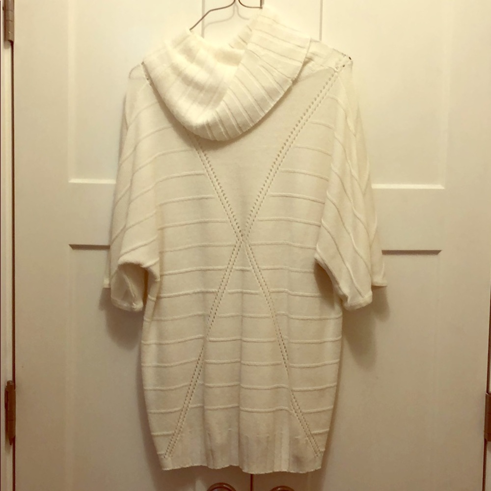Short sleeve sweater